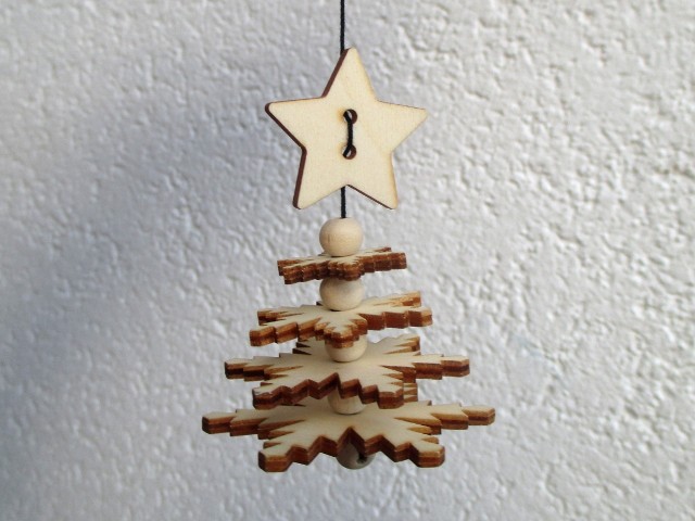 Bastelset Flockenchristbaum aus Holz