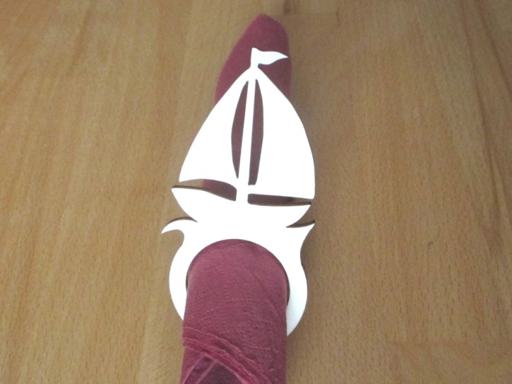 Holz-Serviettenring mit Segelboot